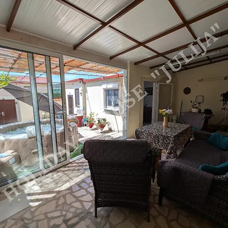 House Julija Lejlighed *
